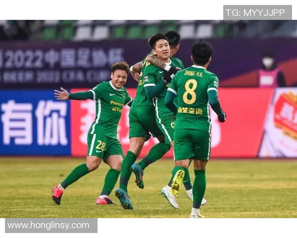 高迪足球:探索足球文化与艺术的完美融合之旅 高迪足球:探索足球文化与艺术的完美融合之旅